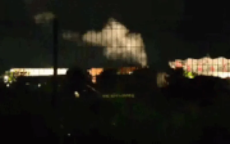 Brazil smoke shrouds shopping center on Cuiaba route