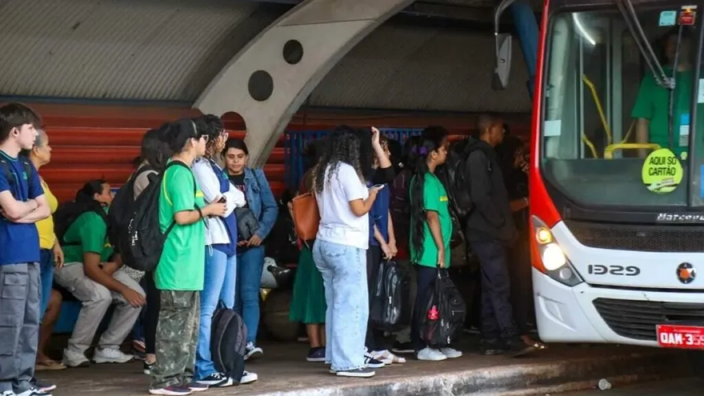 Brazil renews $11.5M student transit pass funding for capital