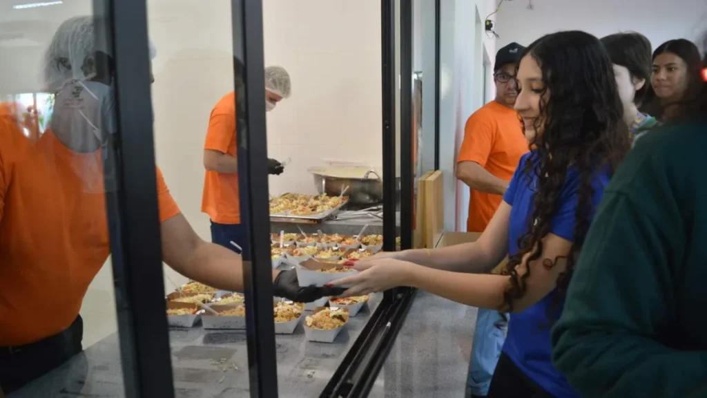 Brazil school cafeteria slashes meal costs from $11 to $6