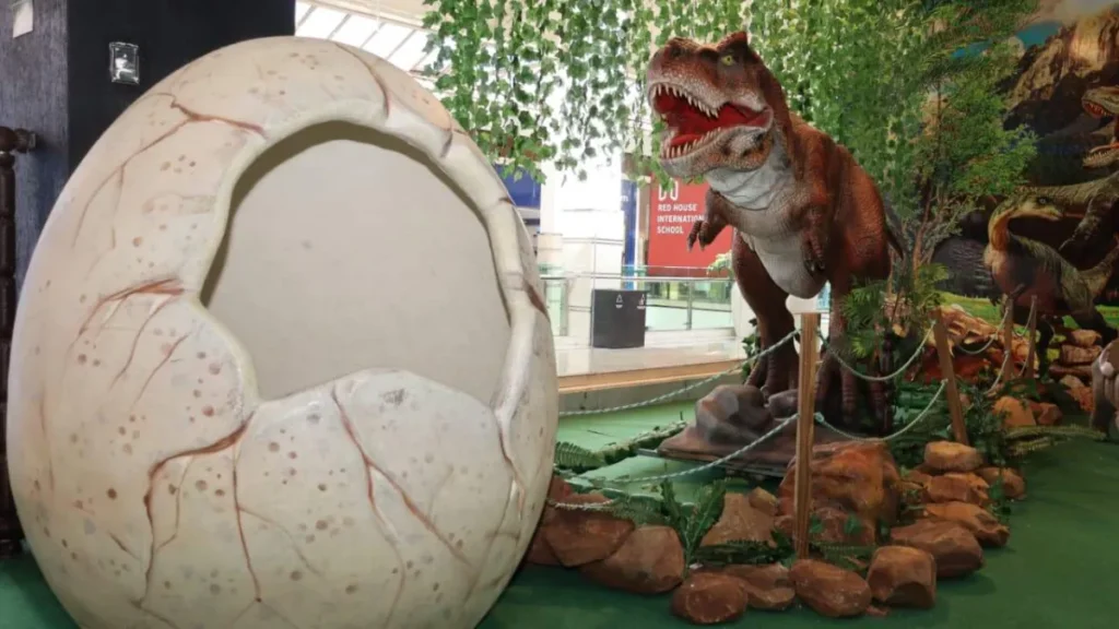 Brazil indoor park combines dinosaurs, inflatables and family games