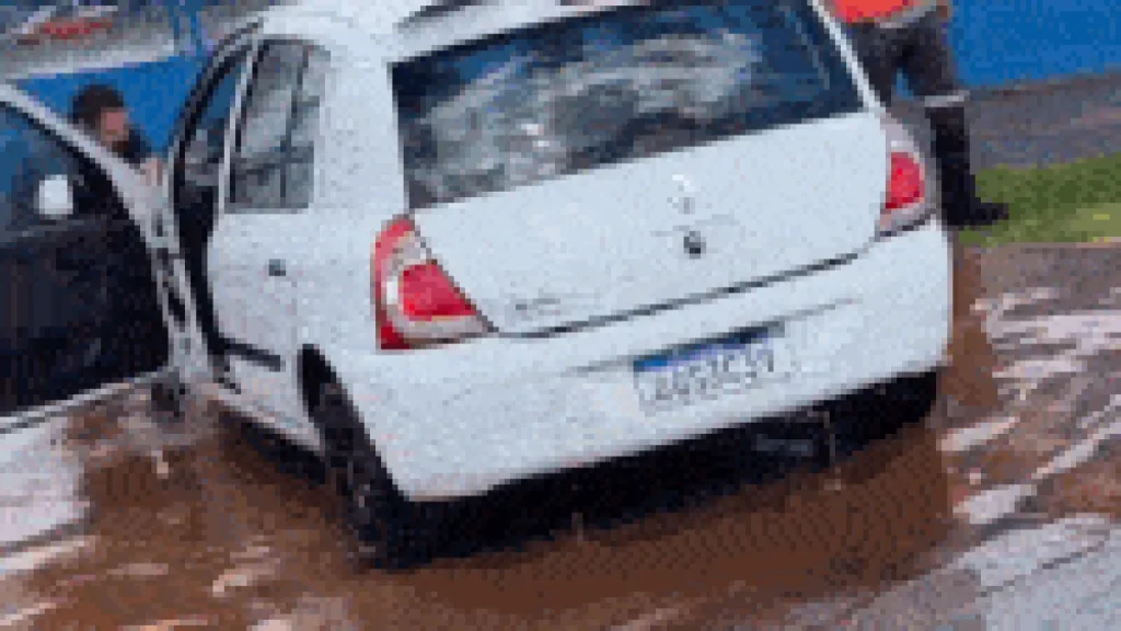 Brazil Kwid Sinks in Flooded Pothole, Driver Loses Work Day