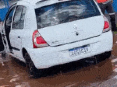 Brazil Kwid Sinks in Flooded Pothole, Driver Loses Work Day