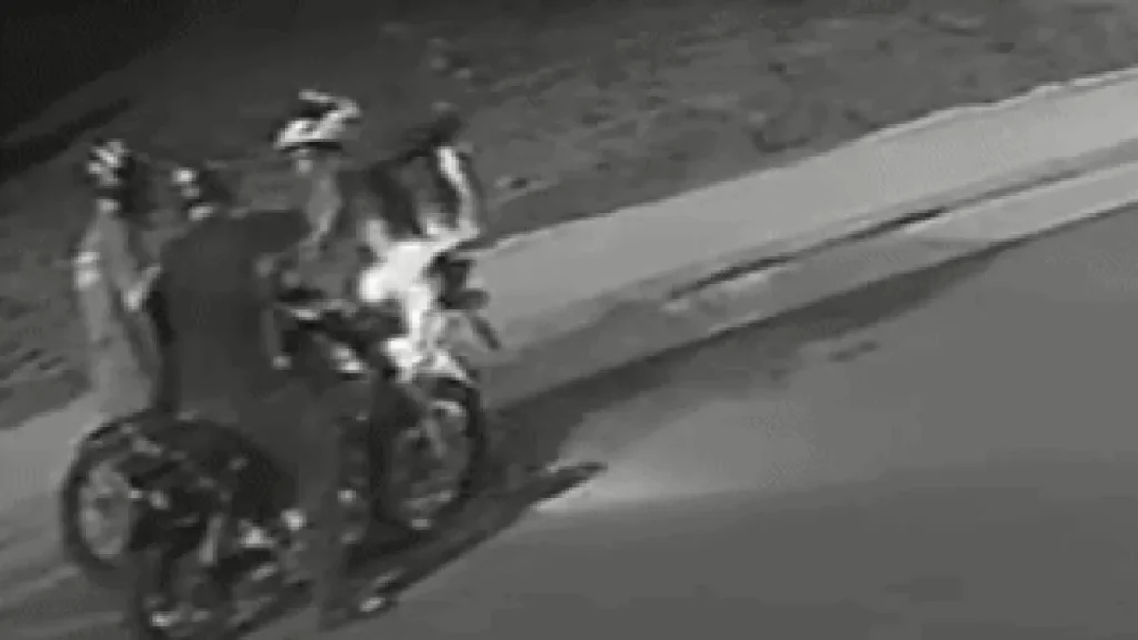 Brazil Delivery Worker Robbed at Gunpoint, Motorcycle and Helmet Stolen