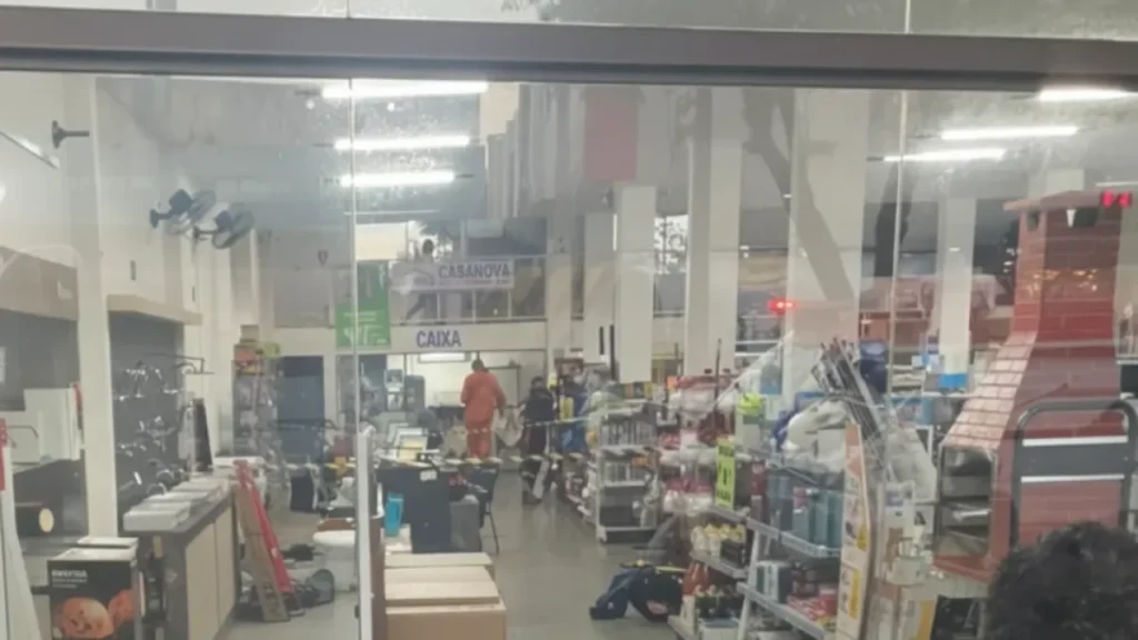 Brazil gunman kills 26-year-old shop clerk during work hours